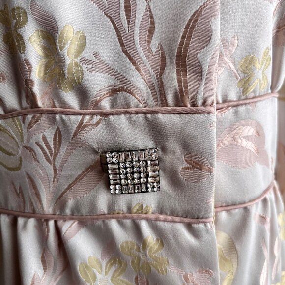 BEAUTIFUL BROCADE COAT IN PASTEL COLORS WITH CRYSTAL BUTTONS, SZ. 6 - Picture 5 of 10